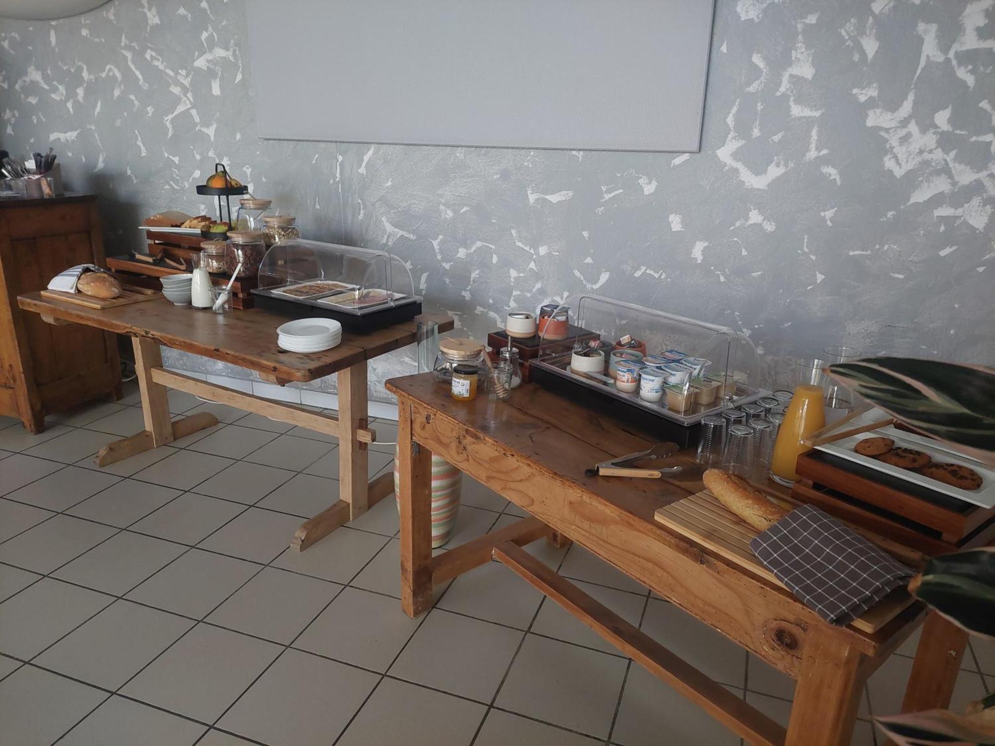 Logis Hotel Restaurant Le Clos Saint Loup Bram Exteriör bild